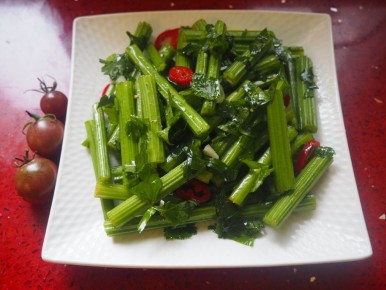 Секретный рецепт маринованного сельдерея, который понравится даже самым привередливым детям