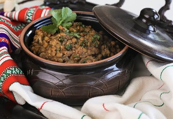 Тепло горшочка: нежное блюдо из бобовых и медитативный способ их приготовления