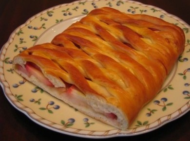 Яблочные плетенки: восхитительная дрожжевая выпечка