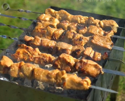Шашлык по-новому: нежный рецепт с огуречным рассолом и халапеньо