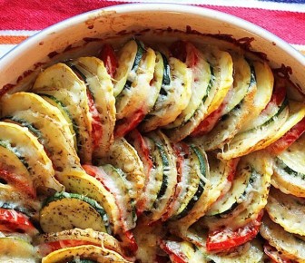 Нежные запеченные кабачки с томатами и чесноком