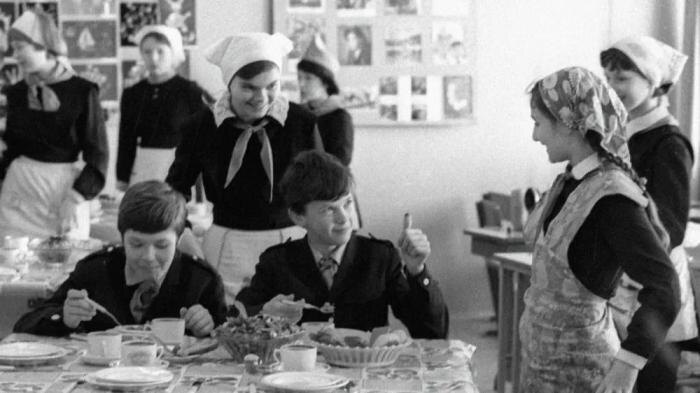 Школьные обеды в СССР: Ностальгия по любимым блюдам из началки