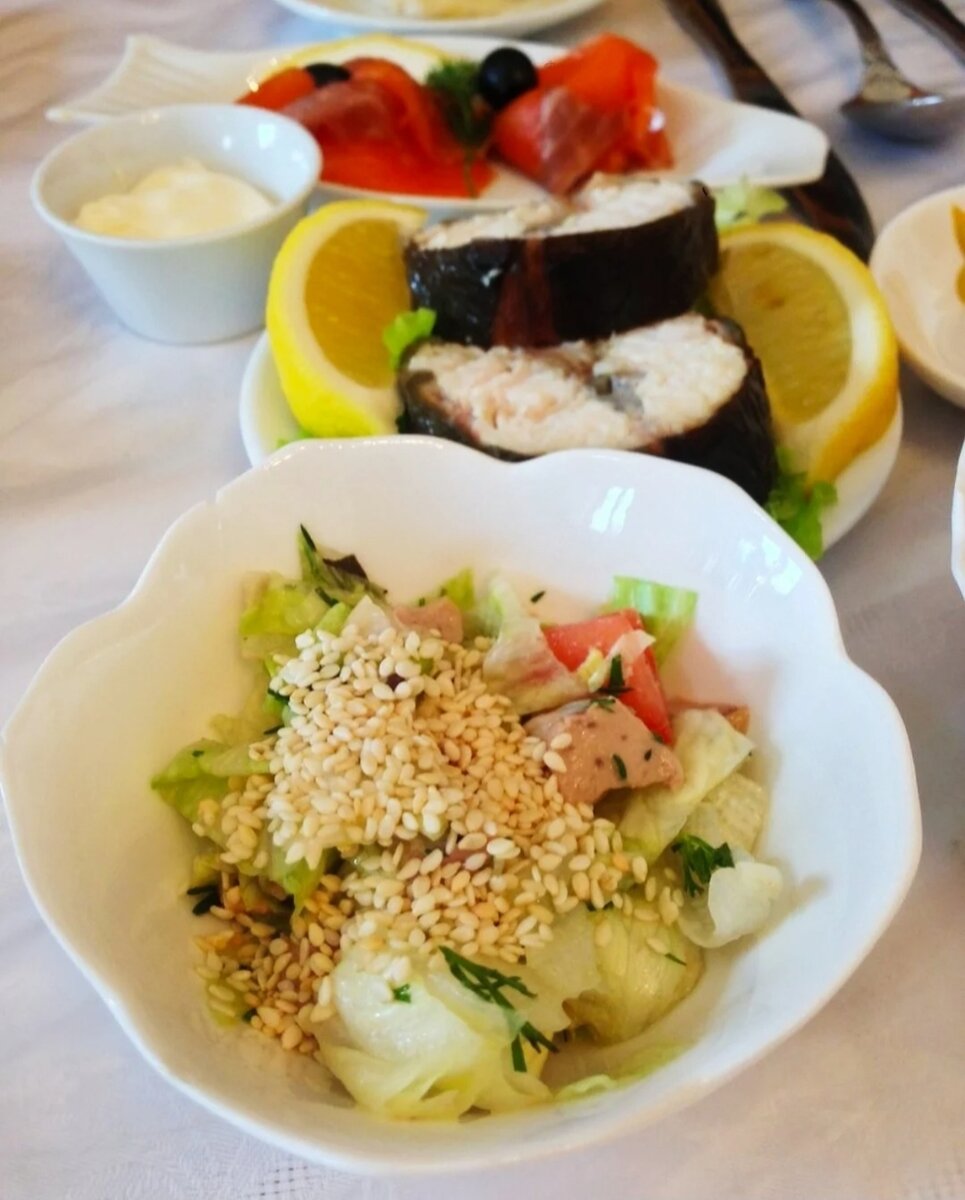 Изюминка постного меню: салат из печени трески с кунжутом