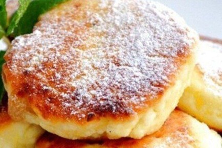 Сладкое утро: ароматные сырники с яблоками