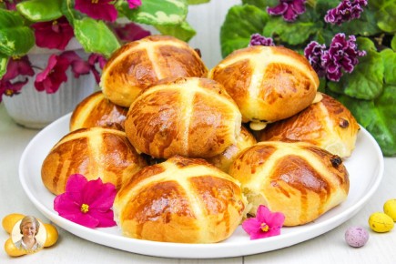 Пасхальные булочки, которые понравятся всем: секреты идеального вкуса