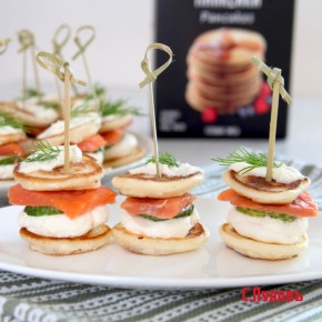 Нежные мини-панкейки с рыбой для идеальной закуски