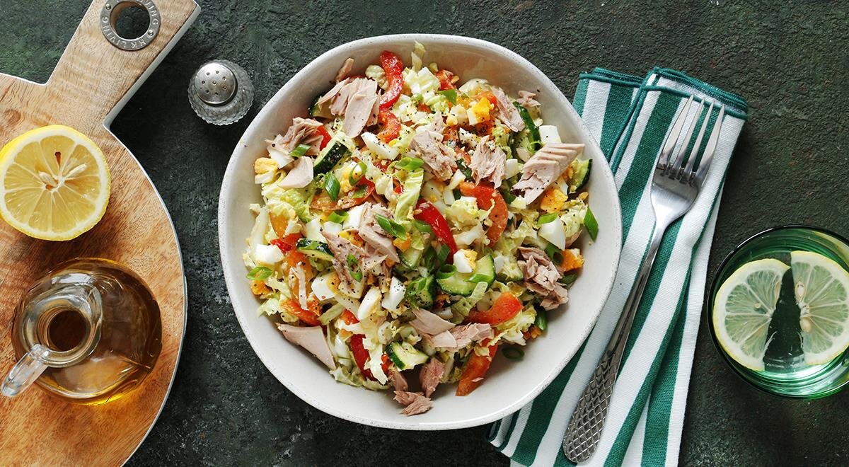 Освежающий салат с тунцом и пекинской капустой, который стоит попробовать