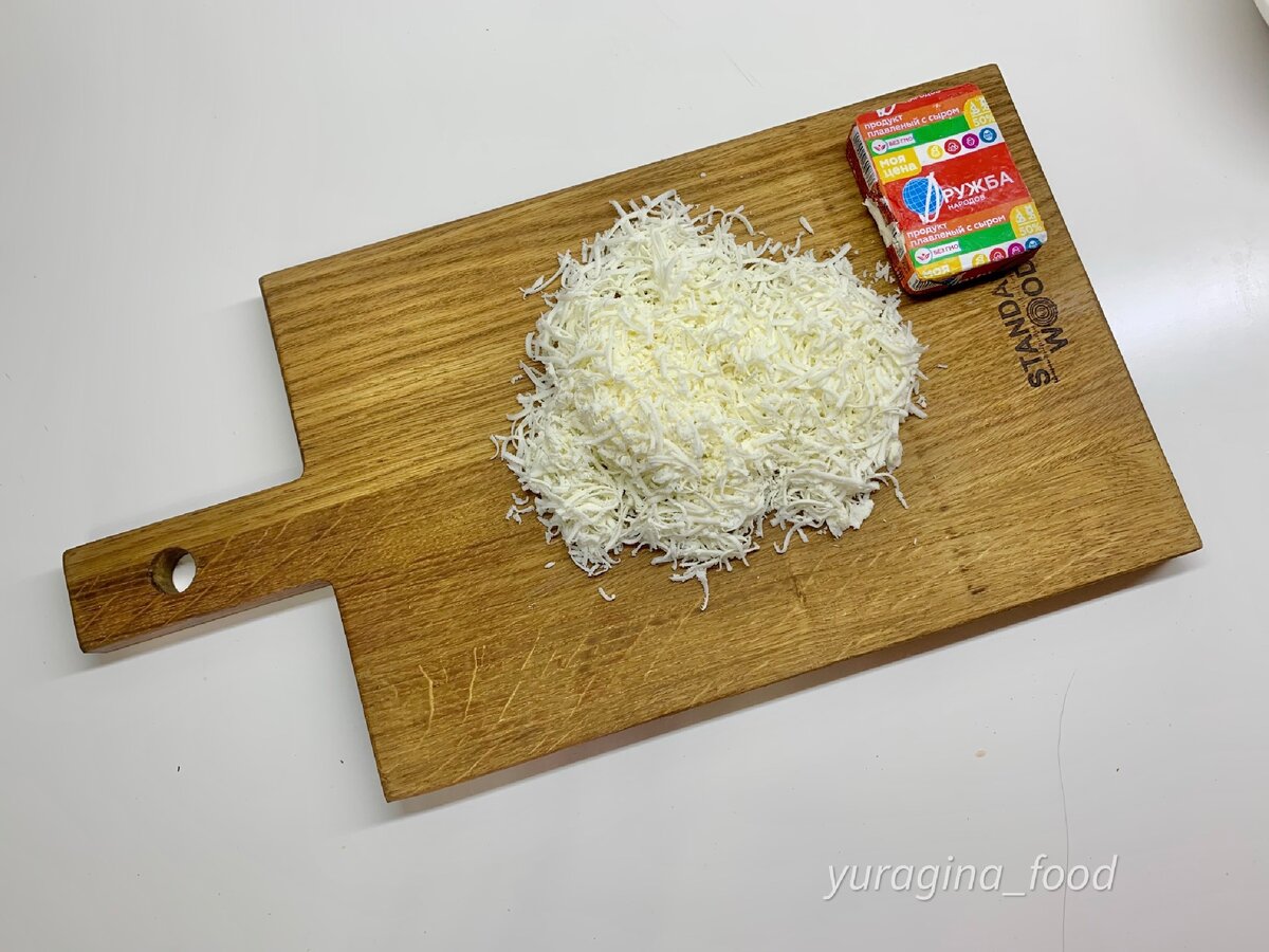 Незабываемый салат с плавленым сыром для тех, кто ценит быстрое и вкусное