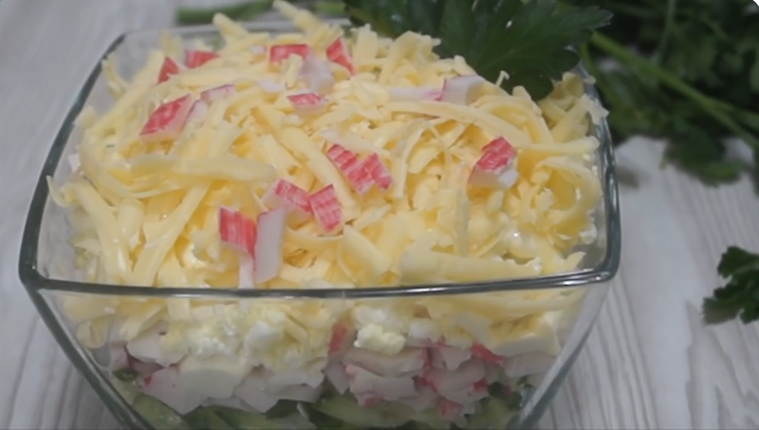 Крабовый слоёный салат "Нежность" без риса и капусты