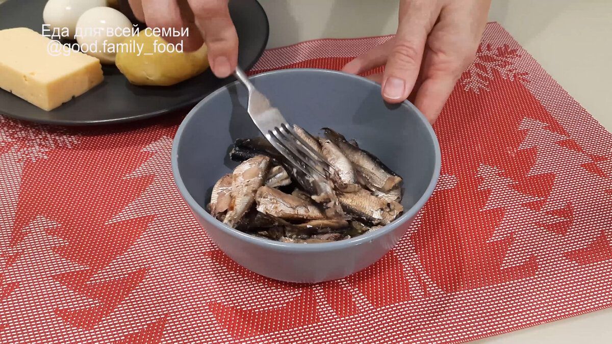 Новый взгляд на любимый салат: шпроты под шубой