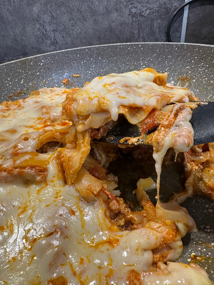 Простая лазанья на сковородке для уюта на кухне