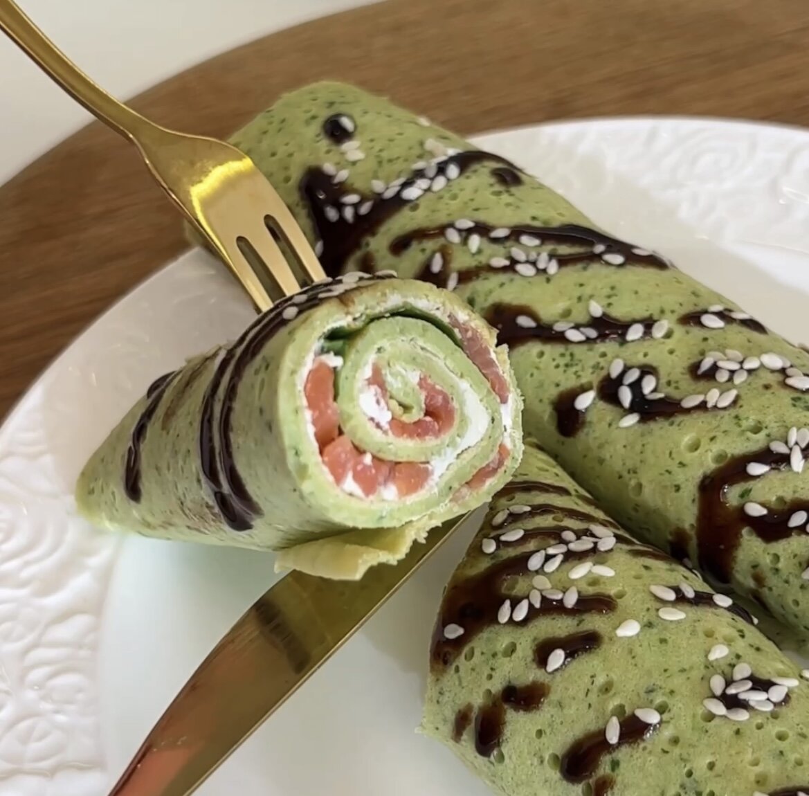 Вкусные шпинатные блины с семгой: легкий и полезный рецепт