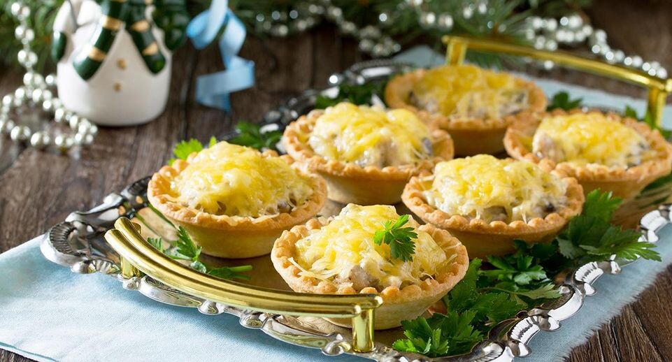 Вкусные и бюджетные закуски для новогоднего стола