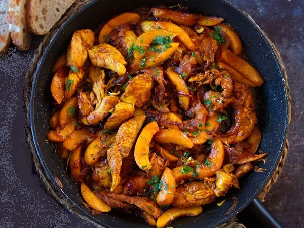 Курица с персиками и хересом: гастрономическое искусство на вашей кухне