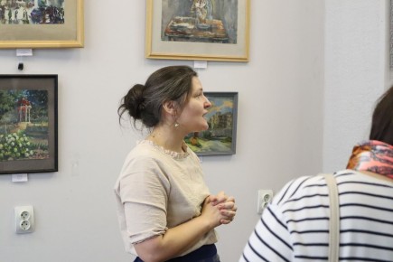 Творческий полет Анны Кувшиновой: выставка без границ в стенах университета