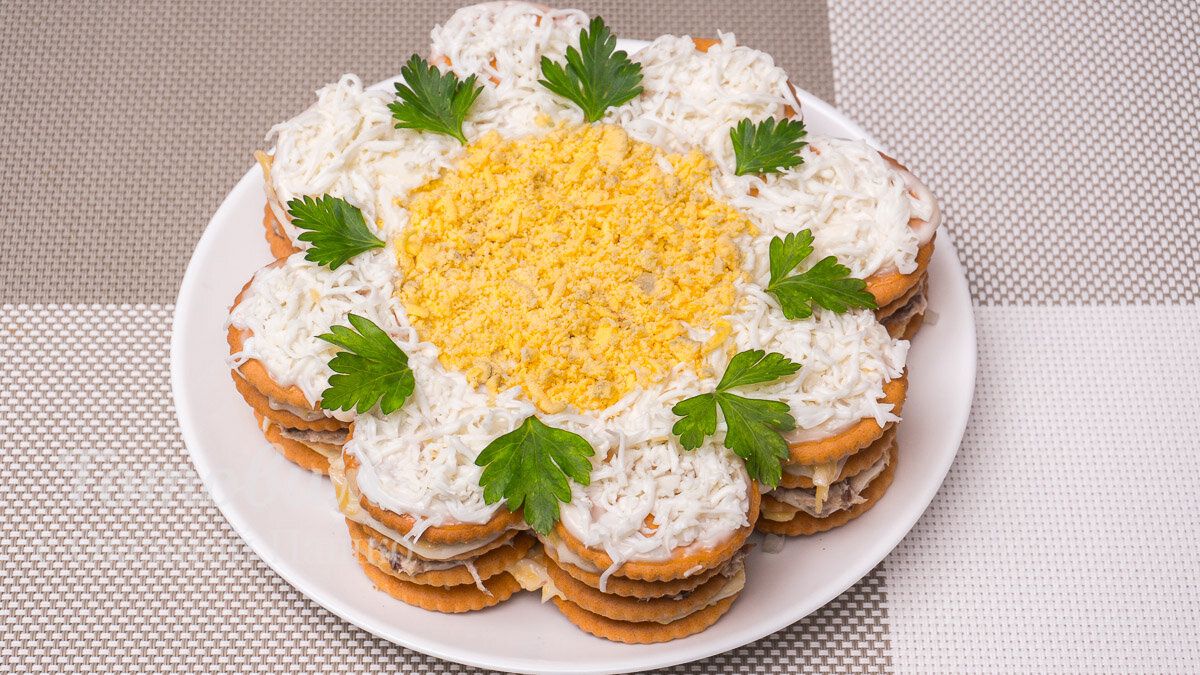 Закусочный Торт-Салат из Крекеров