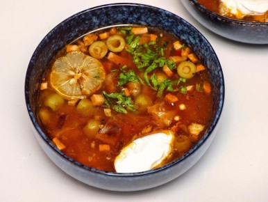 Солянка как искусство: неожиданные ингредиенты для настоящего кулинарного шедевра