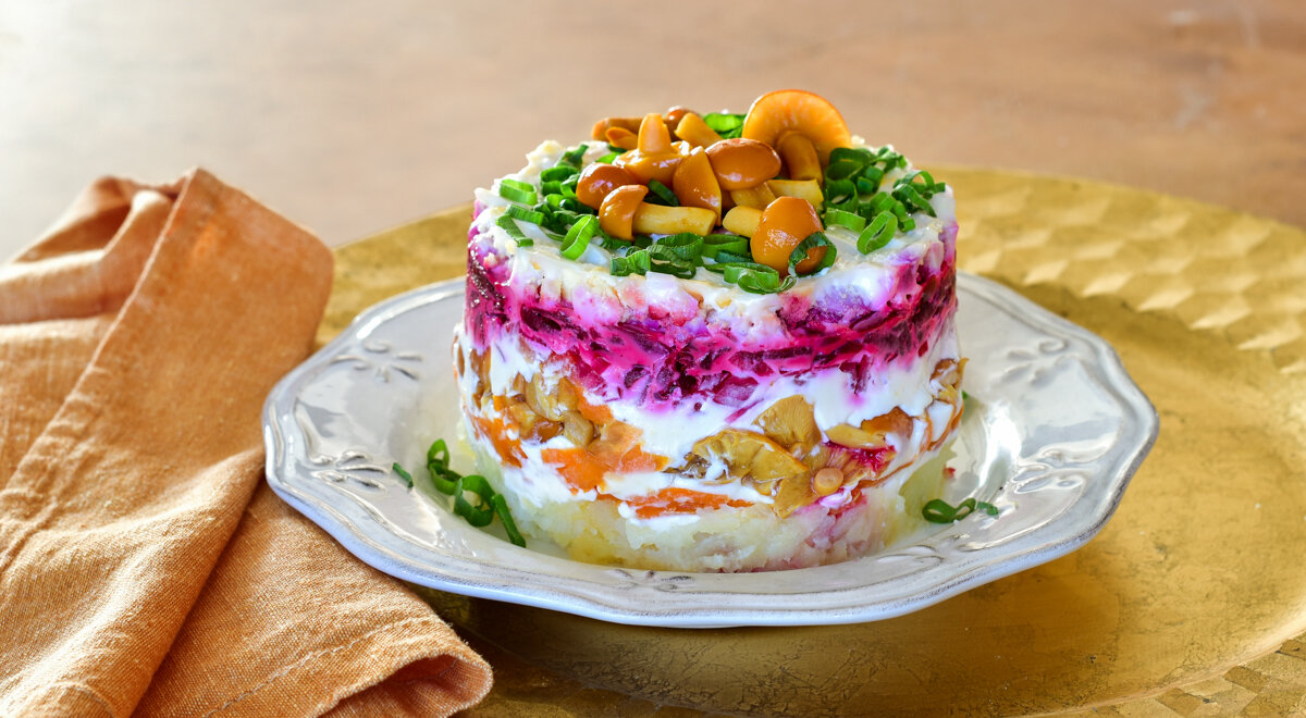 Изысканный салат под шубой без рыбы: вегетарианская версия классики