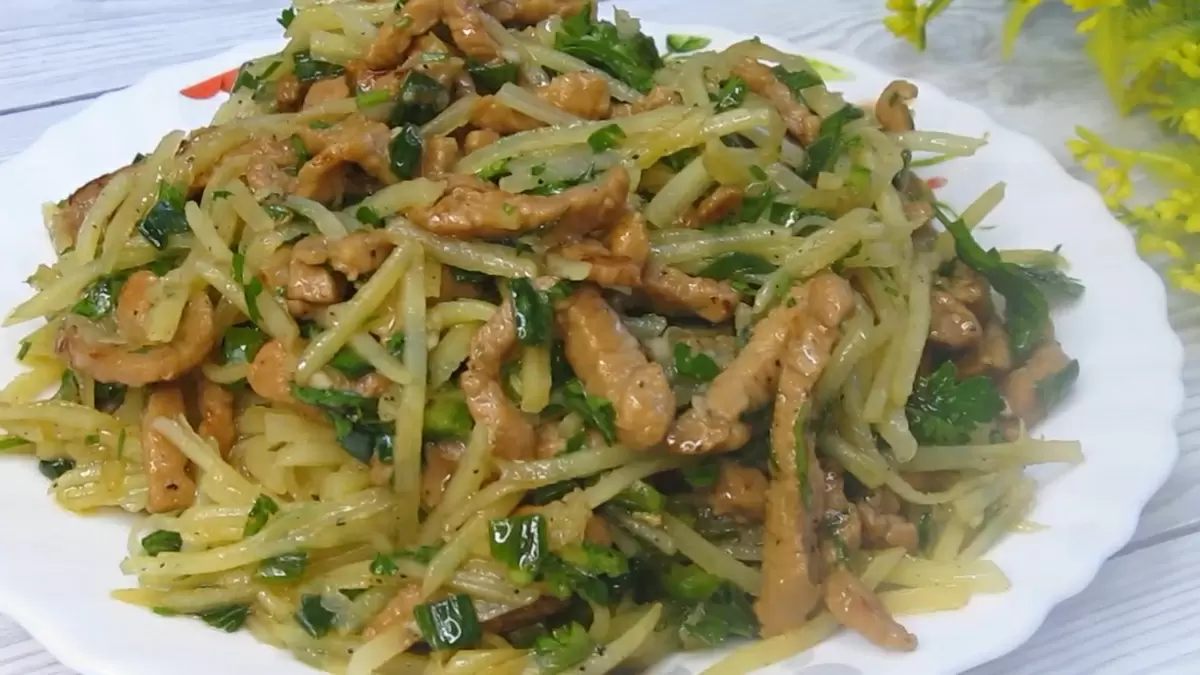 Незаметный салат на любой праздник и будни: простая идея с ярким вкусом