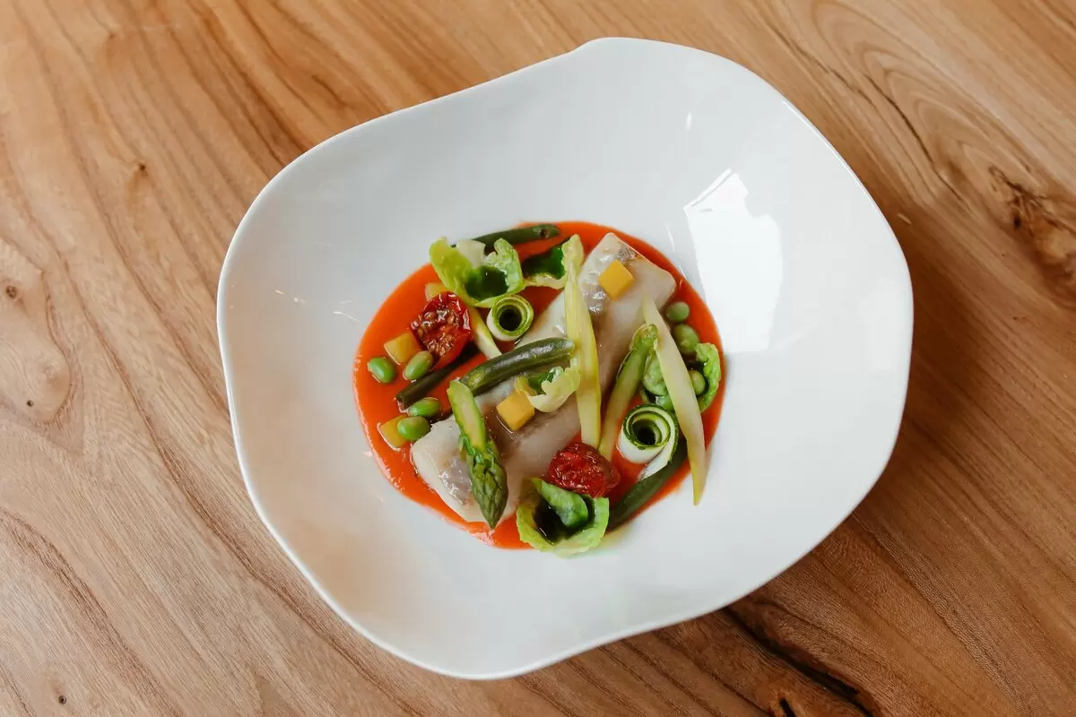 Удивительное блюдо: Спинка трески под соусом с овощами