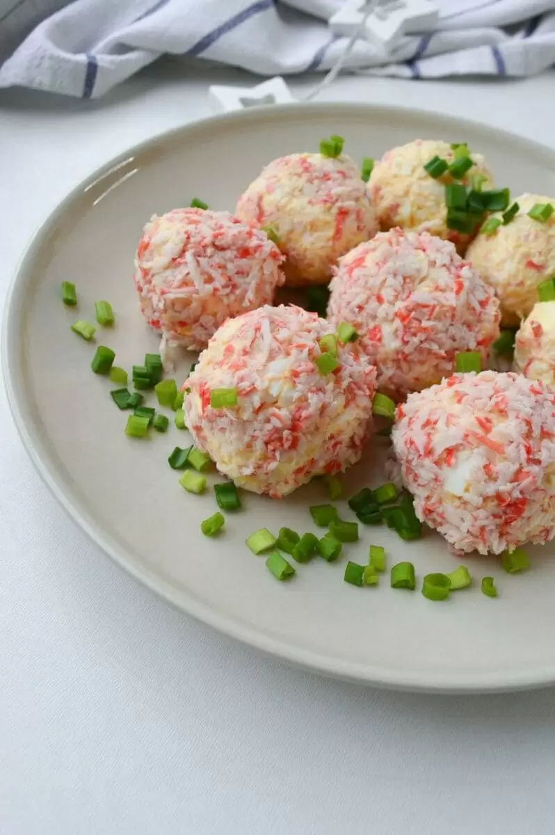 Сырные шарики с крабом: бюджетный хит для вашего стола