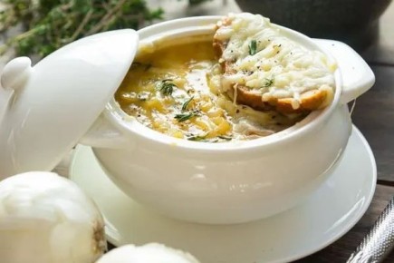 Французский луковый суп: простой путь к кулинарным вершинам