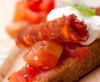 Непревзойдённые канапе с сыром, помидорами и беконом