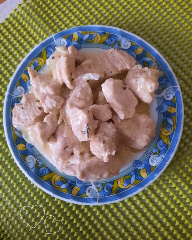 Индейка в сметане: быстрый и вкусный ужин
