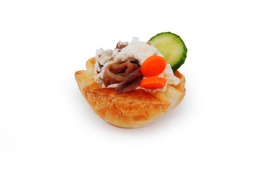 Вкусные открытые пирожки с анчоусами и овощами