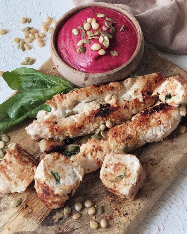 Индейка с нежным шпинатом и свекольным пюре: идеальный вкус весны