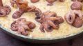 Окружите себя gastronomic удовольствием: Осьминожки и картофельное ризотто на домашней кухне